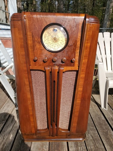 Silvertone (Sears) Console Radio Model 4586 (Colonial-built) – Repaired