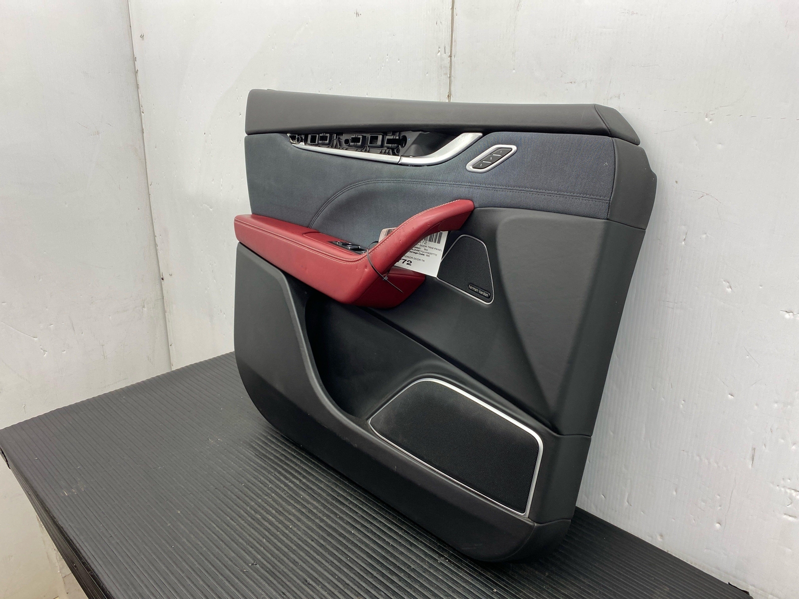 2017 - 2020 MASERATI LEVANTE M161 OEM LEFT FRONT INNER DOOR TRIM PANEL
