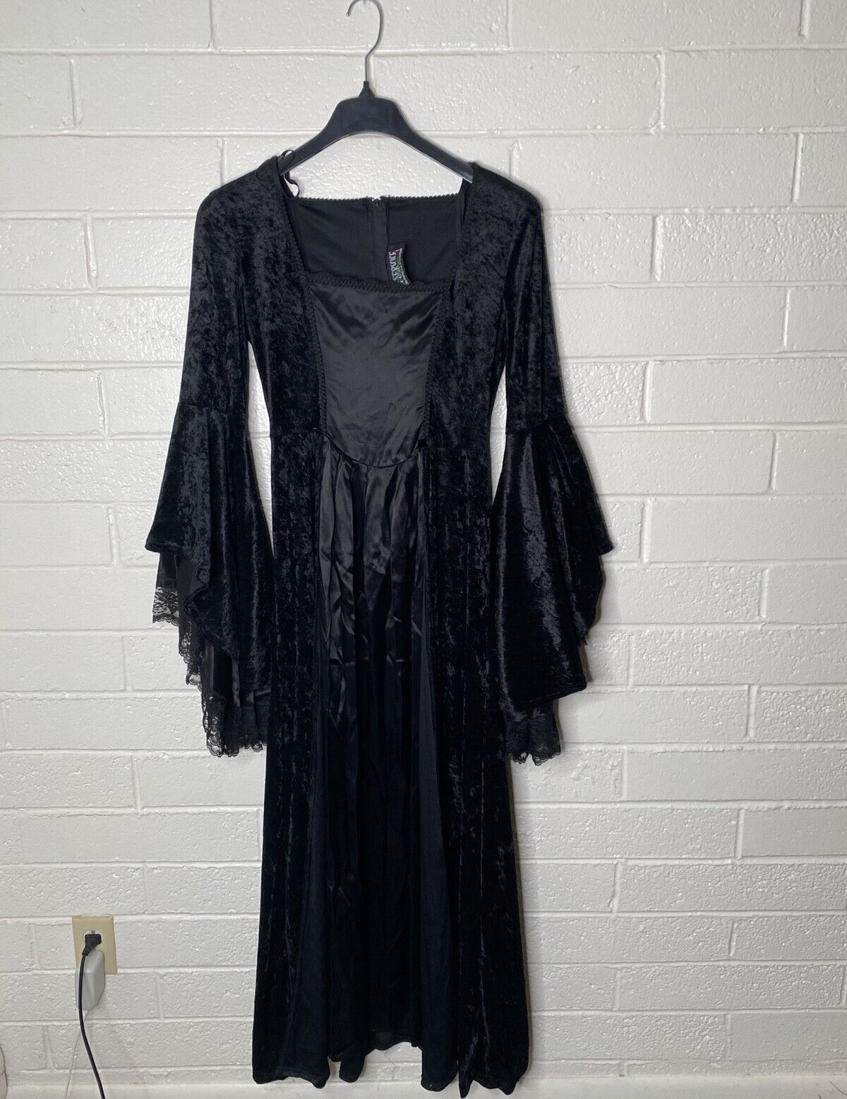 Vtg 90s LIP SERVICE/SUPERLOWFAT Velvet/Lace FLARE SLEEVE goth/vamp DRESS & cape