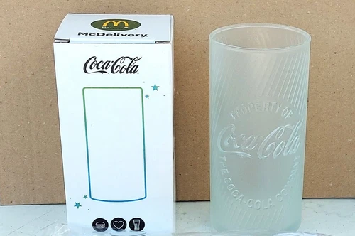 Delivery  1 x  Glas Glow in the Dark  McDonalds Gläser 2024