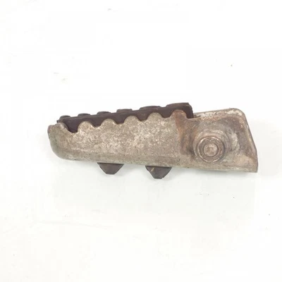 Cale pied pilote gauche origine pour moto Derbi 50 fixation 23mm Ø8mm Occasion - Photo 1/2