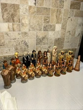 RARE VTG HAND PAINTED COWBOYS VS INDIANS CHESS SET IN Handmade Box