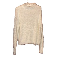 Ragout Women’s Sweater Pullover White Fuzzy Soft Japanese Brand Size Medium