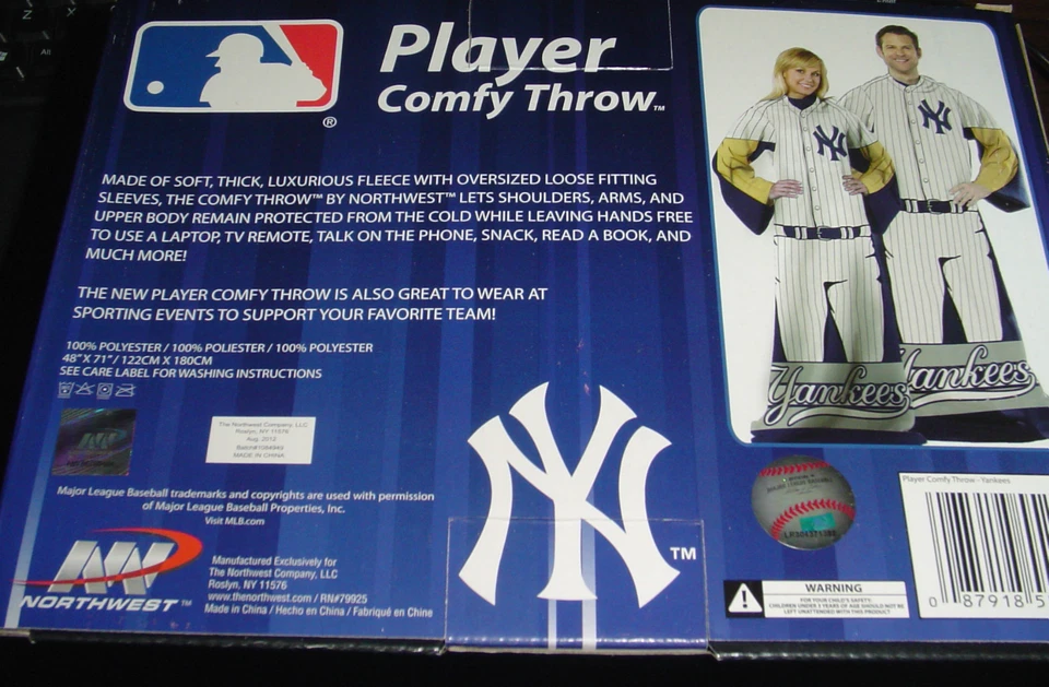 Adult size New York Yankees Huddler Blanket w/ Sleeves custome Party MLB gift - Image 3 of 3