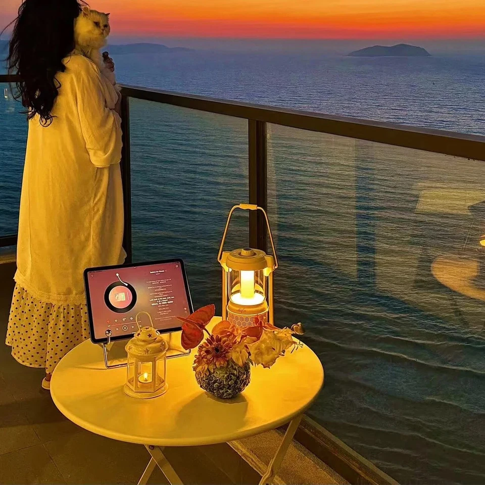 Altavoz Bluetooth Mifa Lyra, Sonido 360°, Luz LED, IP67, Batería 31hr, Blanco Foto 3 de 4