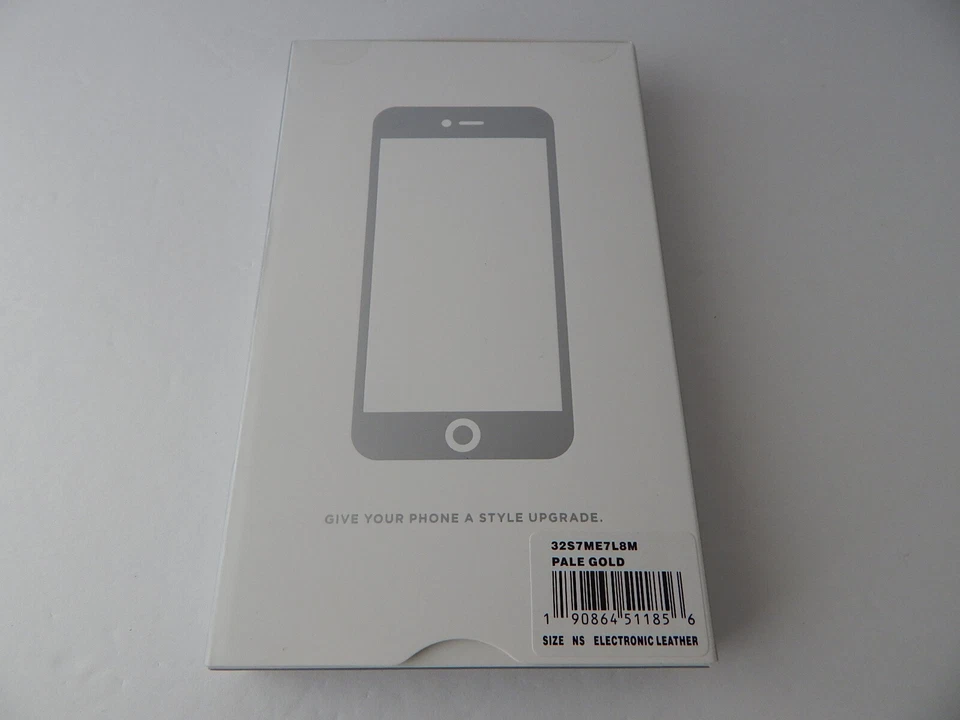 Michael Kors Saffiano Leather Snap On Case for iPhone SE iPhone 8/7 Pale Gold - Image 2 of 4