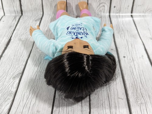 Muñeca American Girl Corinne Tan Girl del año 2022 usada en excelente estado pijama - Imagen 6 de 8