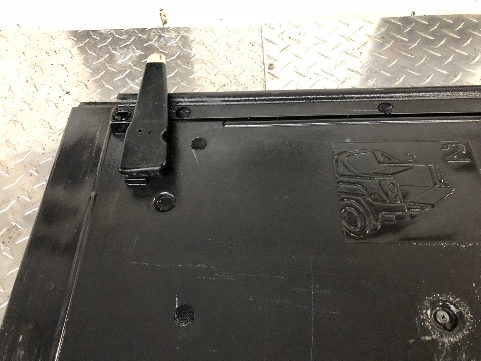 02-06 AVALANCHE Gray Textured Position # 2 Rear Bed Tonneau Removable Panel - Imagem 3 de 4