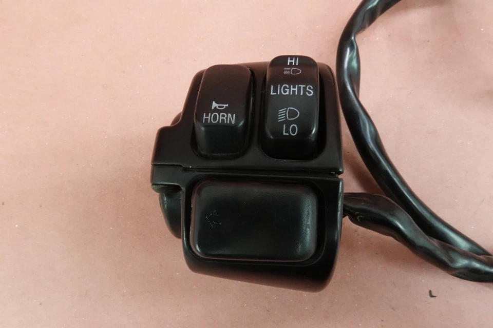 Interruptor de señales de bocina de control izquierdo 00-11 Harley Davidson Heritage Softail FLSTC Foto 2 de 4