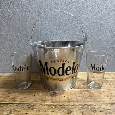 MODELO BEER Galvanized ICE BUCKET And 2 Gold Rimmed Pint Mug Glasses New Cerveza