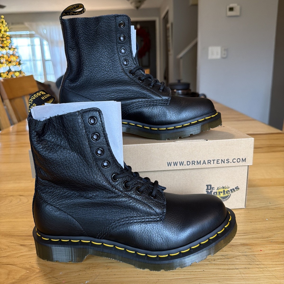 Dr. Martens pascal 1460 Black Leather Lace-Up Combat Boots 1460 Dr Martens 1460 Pascal - Made in England (black  main image 2