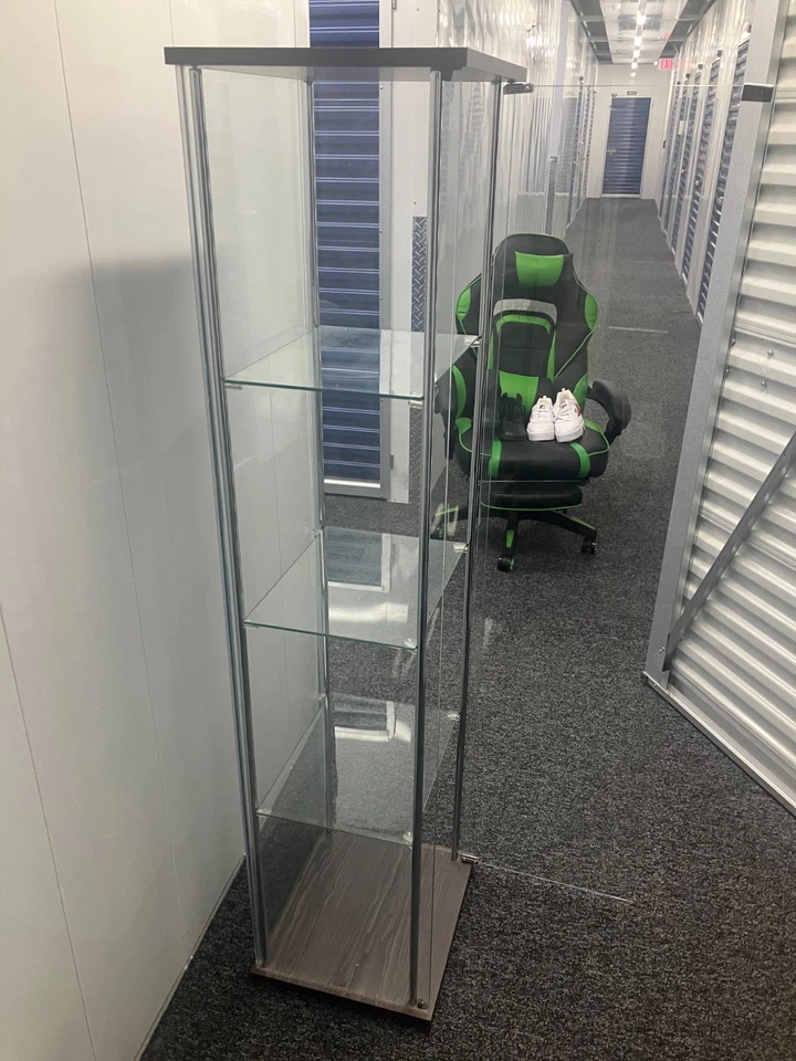 4 Shelf Glass Display Case Cabinet, Grey Wood Texture, Good Condition - Image 3 of 4