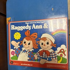 Raggedy Ann  Andy Pre-School Play Set Colorforms 8107 Open Unused 1980