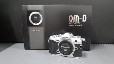 Olympus OM-D E-M5 III Mirrorless Camera with 20MP Live MOS Sensor, Used