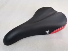 NEW OLD STOCK WTB PURE V SADDLE SEAT BLACK  MTB CITY BIKE RED BLACK