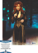 SINGER REBA MCENTIRE COUNTRY MUSIC LEGEND SIGNED 8x10 PHOTO E BECKETT COA BAS