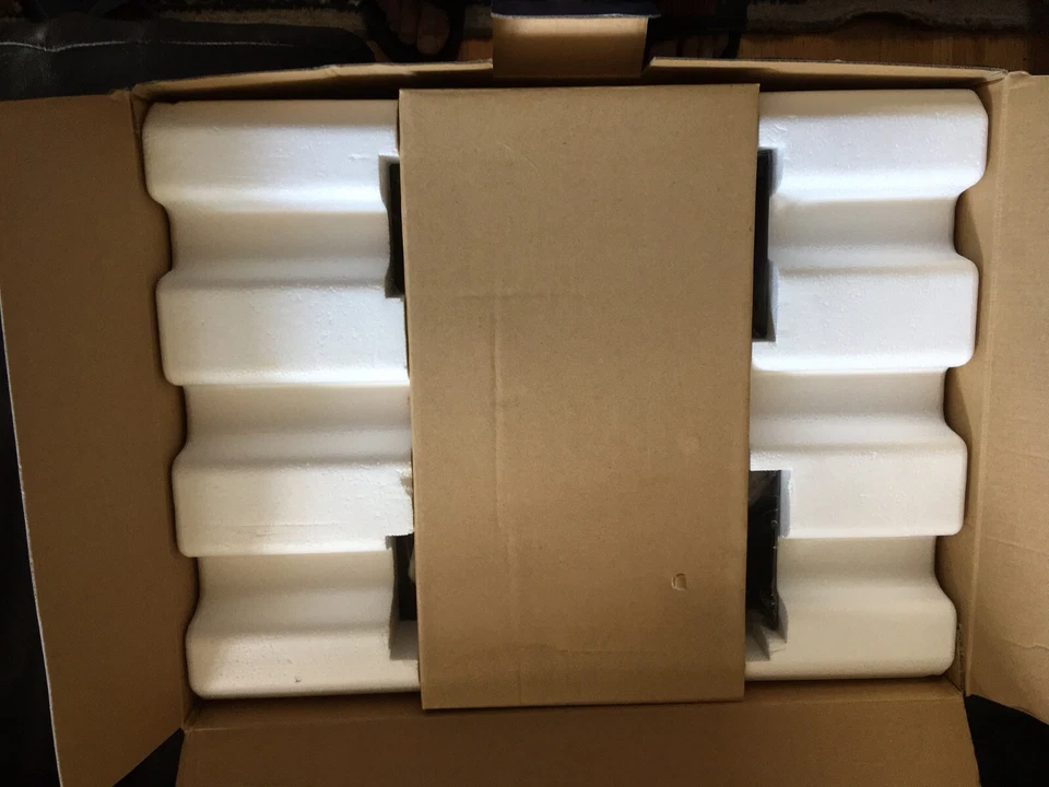 Clarion SRV303 Powered 120W Subwoofer NUEVO Foto 2 de 4