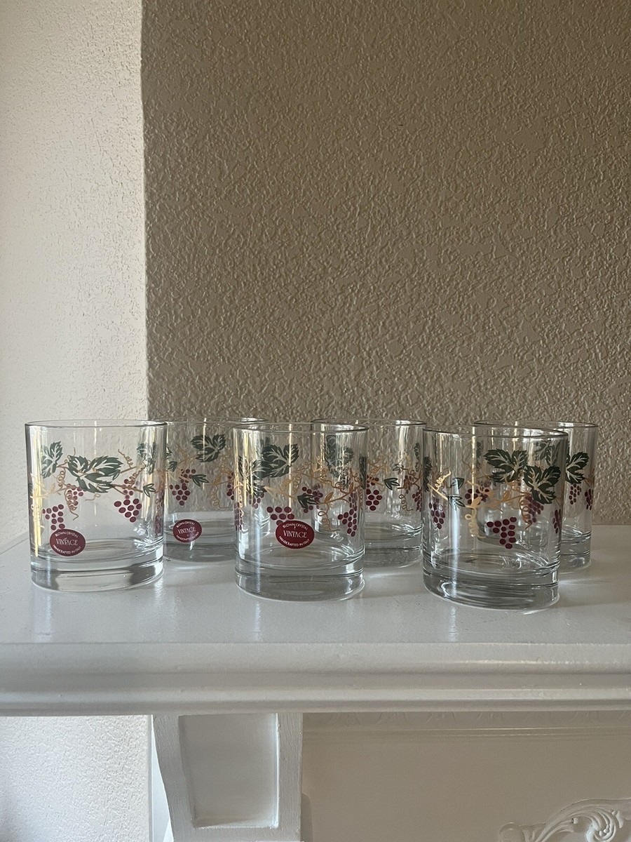 10 oz disposable white plastic cups 18 Oz. White Plastic Cups main image 1