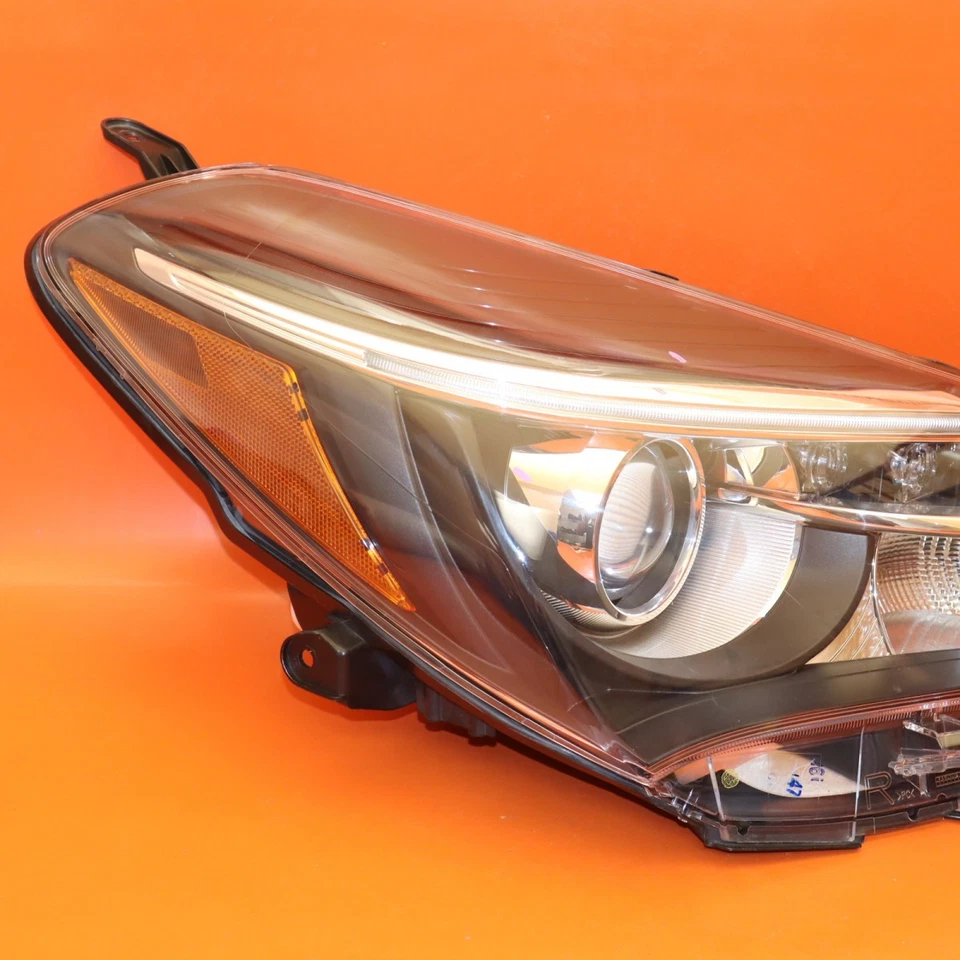 FARO HATCHBACK PASAJERO DERECHO TOYOTA YARIS 2015-2017 81130-0DA80 HALÓGENO Foto 2 de 4