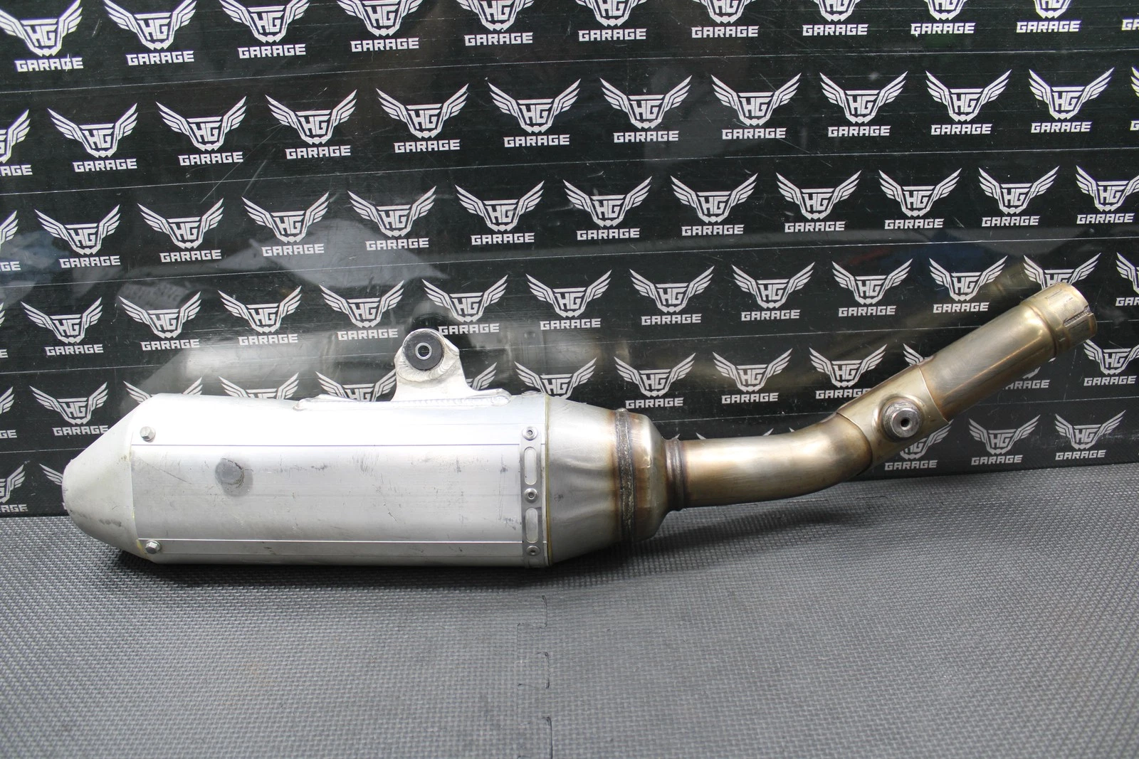 BODY, MUFFLER