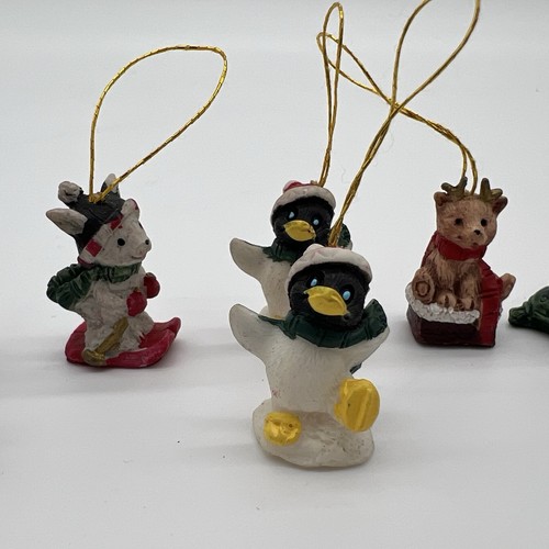 Set di 18 mini decorazioni natalizie Critter dipinte a mano Polystone Giftco Inc. - Foto 9 di 10