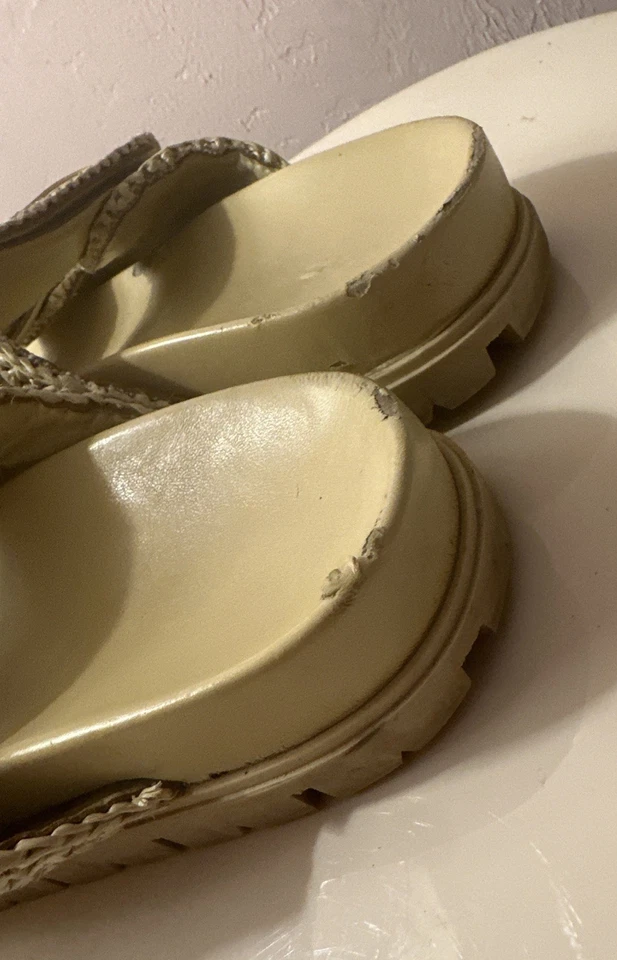 Sandalias para mujer beige con logotipo de Prada efecto rafia Foto 4 de 4