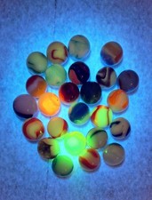 Lot Of 25 Vintage Marbles Akro Agate, Vitro, Swils,CAC,MK,Peltier UV Reactive 6
