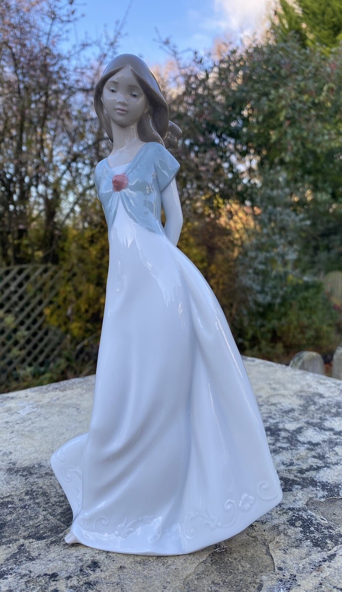 Nao by Lladro ' Truly in Love ' Figurine | eBay UK