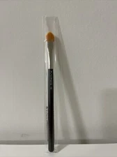 MAC 195 Concealer Brush New in Sleeve