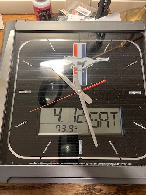 Genuine Ford Mustang Taxor  Wall Clock Analog and digital month day temperature Foto 3 de 4