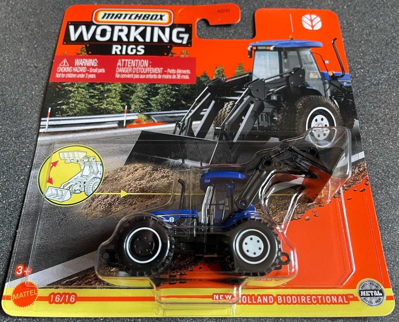 Matchbox New Holland Biodirectional 1616 Working Rigs 164 Modell Traktor Farm
