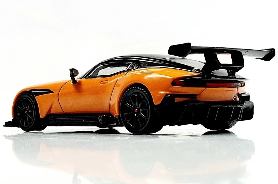 Mark Reichamann 阿斯顿·马丁 Vulcan Vantage DB9 V12 橙色 1: 43 比例 Autoart — 第 3/4 张图片