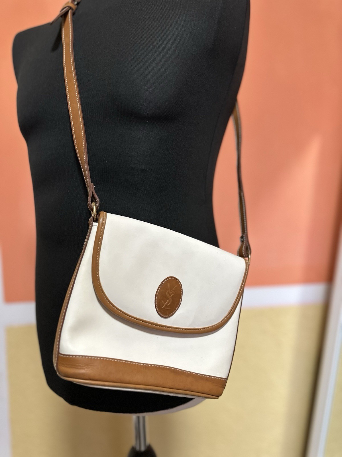 SAINT LAURENT Borsa a tracolla vintage YSL in pelle bianca con tracolla