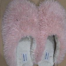 Old Navy Women s Pink Faux Fur Slip-On Slipper Solid Closed Toe Size 7/8