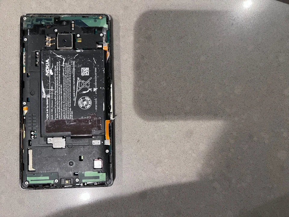 Nokia Lumia Icon 929 Verizon RM-927 dañado como está defectuoso Foto 2 de 2