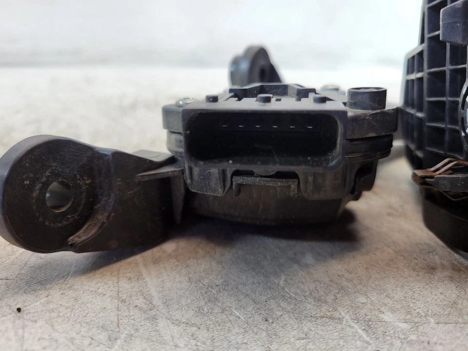2012 2013 2014 2015 2016 2017 HYUNDAI VELOSTER GAS PEDAL ACCELERATOR 32700-2V110 - Image 4 of 4