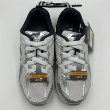 Avia 5000 Sneakers Youth Size 1 Performance Walking Sneakers. Silver/White.