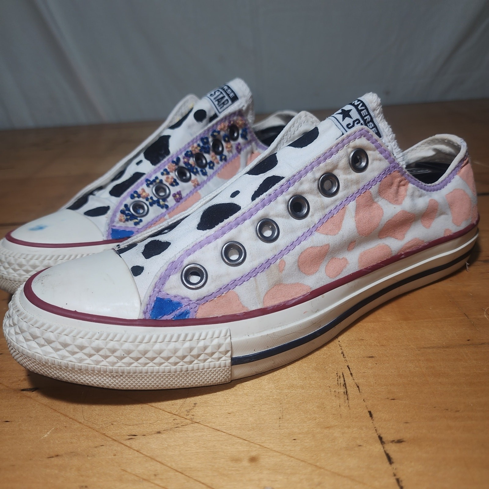 CONVERSE sz 8 woman's painted & partially embroidered sneakers NO LACES thumbnail 5