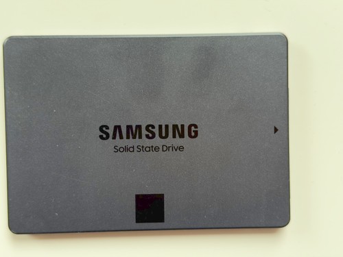 Samsung 870 QVO 8TB 2,5 Zoll SATA III Interne SSD (MZ-77Q8T0BW)