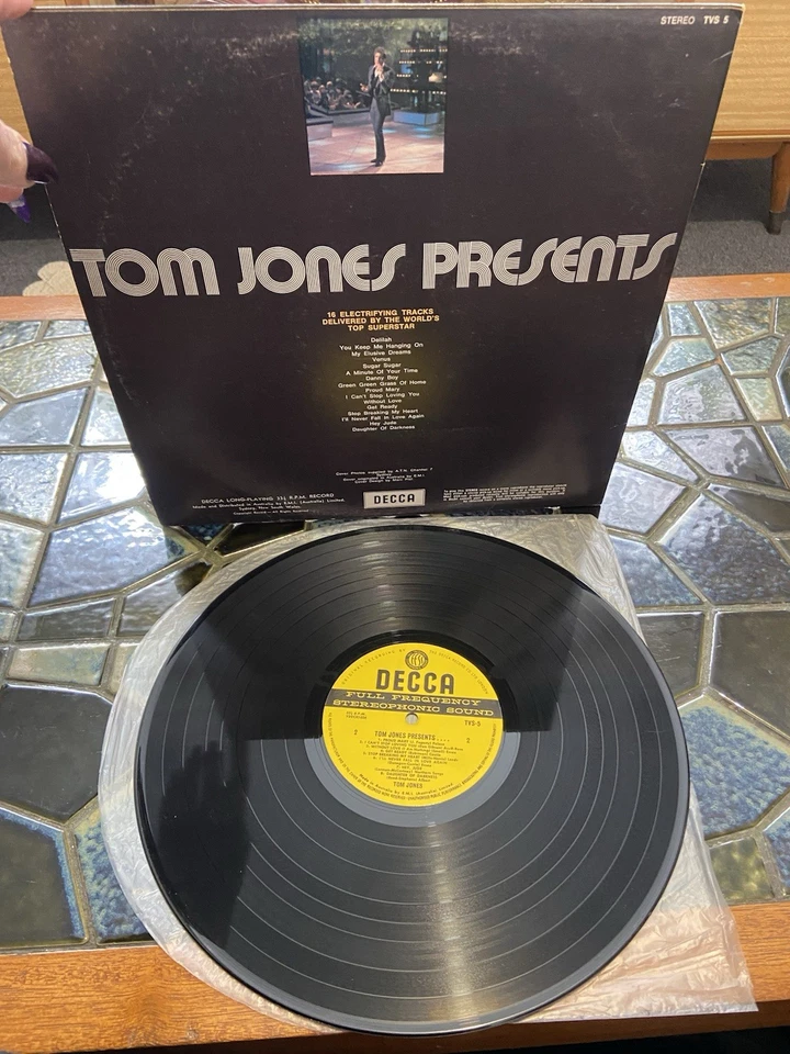 TOM JONES PRESENTS … 1971 Vintage Vinyl Lp Record Album - Image 2 of 4
