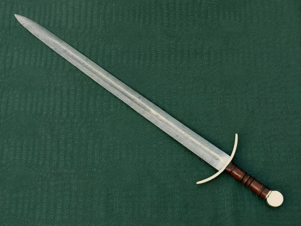 Hand Forged Medieval Knight Templar Damascus Blade Sword with Leather Sheath. - Image 4 of 4