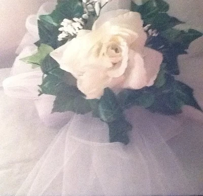 WHITE BOWS SET OF 10 WITH ROSES - Image 1 of 3