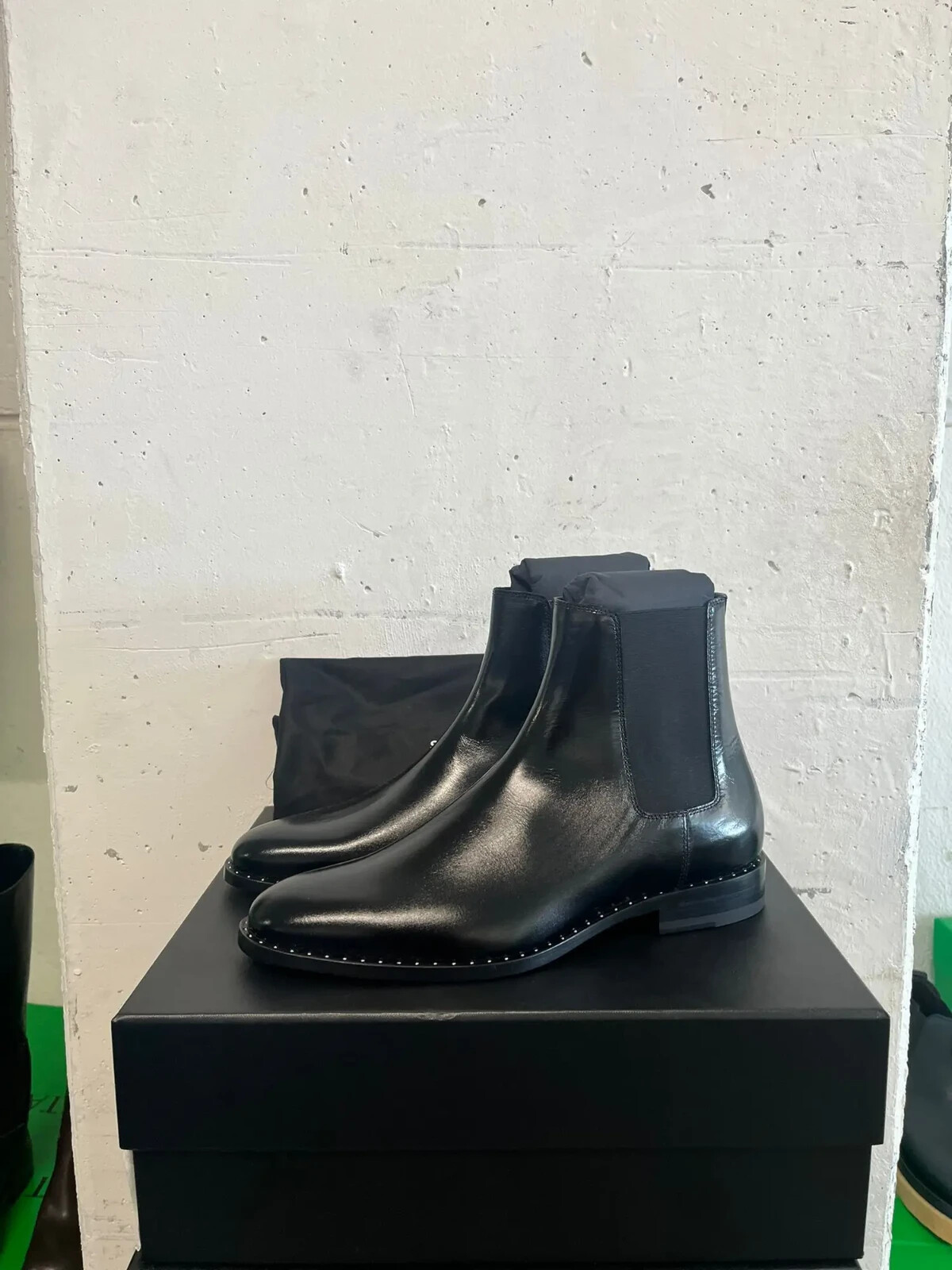 Stivali Saint Laurent Paris Wyatt con borchie Moroder Cheslea neri nuovi con etichette 40 5