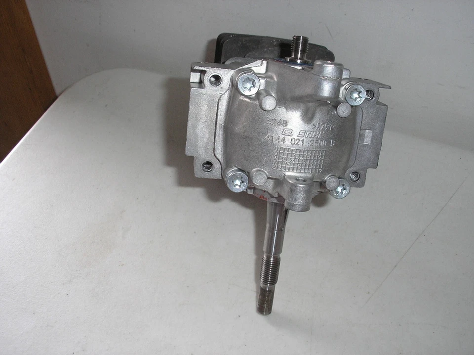 NEW GENUINE OEM STIHL FS 56 RC / KM 56 RC TRIMMER ENGINE /PISTON /SYLINDER/CRANK - Image 1 of 4