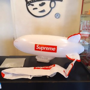 シュプリーム　飛行船 Supreme Inflatable Blimp White - FW17 - US