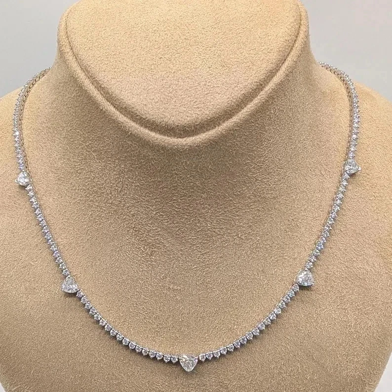Collar de tenis para mujer de diamantes simulados con corte de corazón de 12 quilates enchapado en oro blanco de 14 quilates Foto 4 de 4