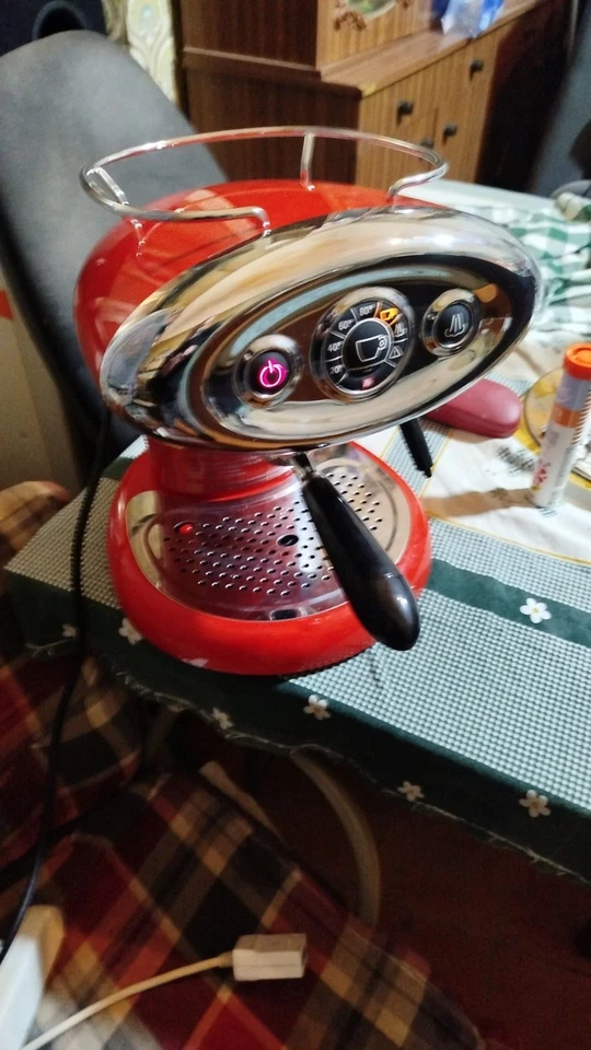 MACCHINA DA CAFFè ILLY X7.1 capsule usata pochissimo come nuova! - Immagine 2 di 2