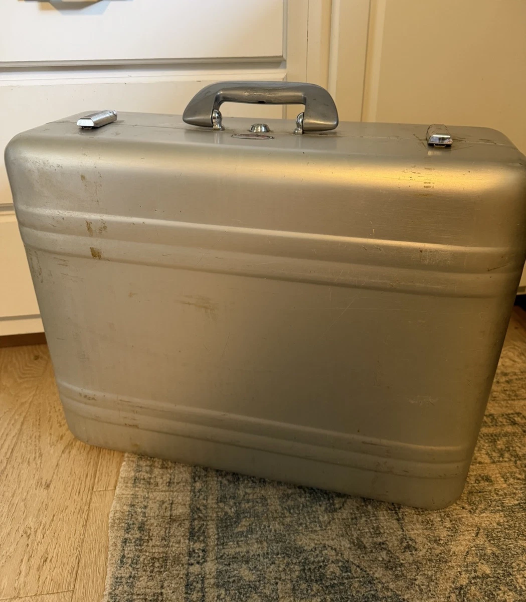 Halliburton アタッシュケース 鍵付 LOSANGELESヴィンテージ Zero Halliburton Suitcases with Lock for sale | eBay