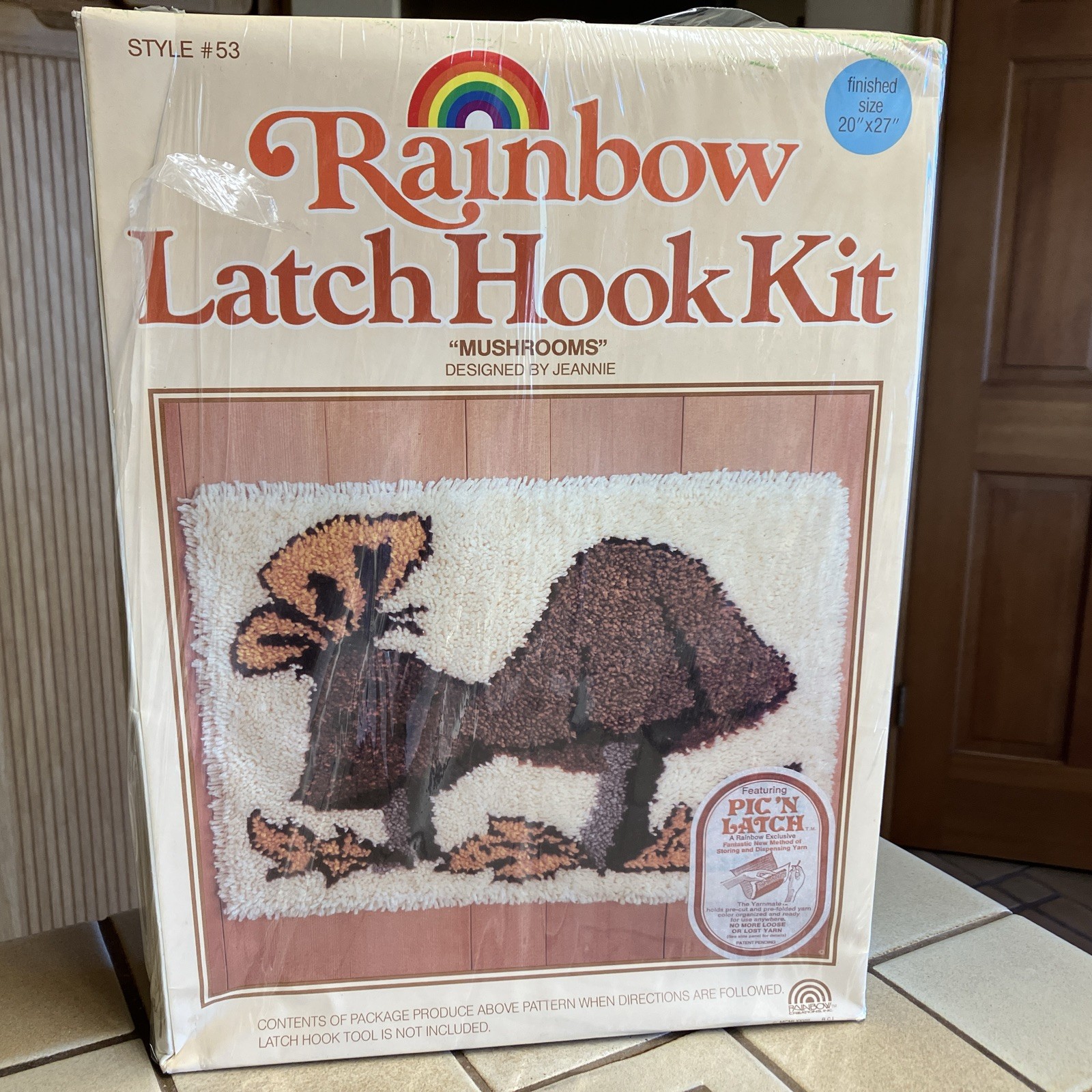VINTAGE RAINBOW CREATIONS LATCH HOOK KIT "MUSHROOMS" 20" X 27" NEW  SEALED BOX