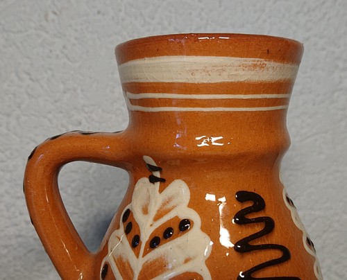Krug Henkelkrug Blumenkrug Volkskunst Majolika Ungarn Italien braun glasiert - Bild 9 von 12